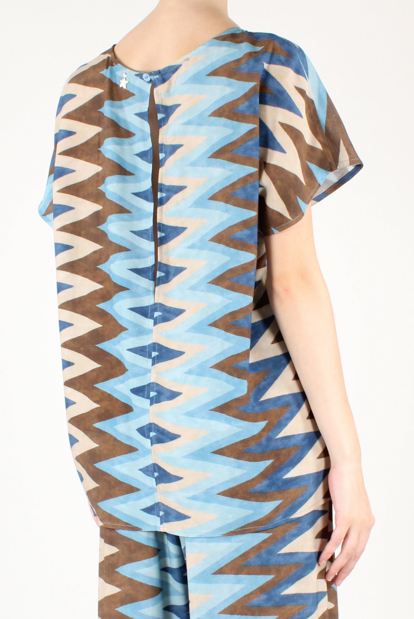 Blusa a Fantasia Geometrica