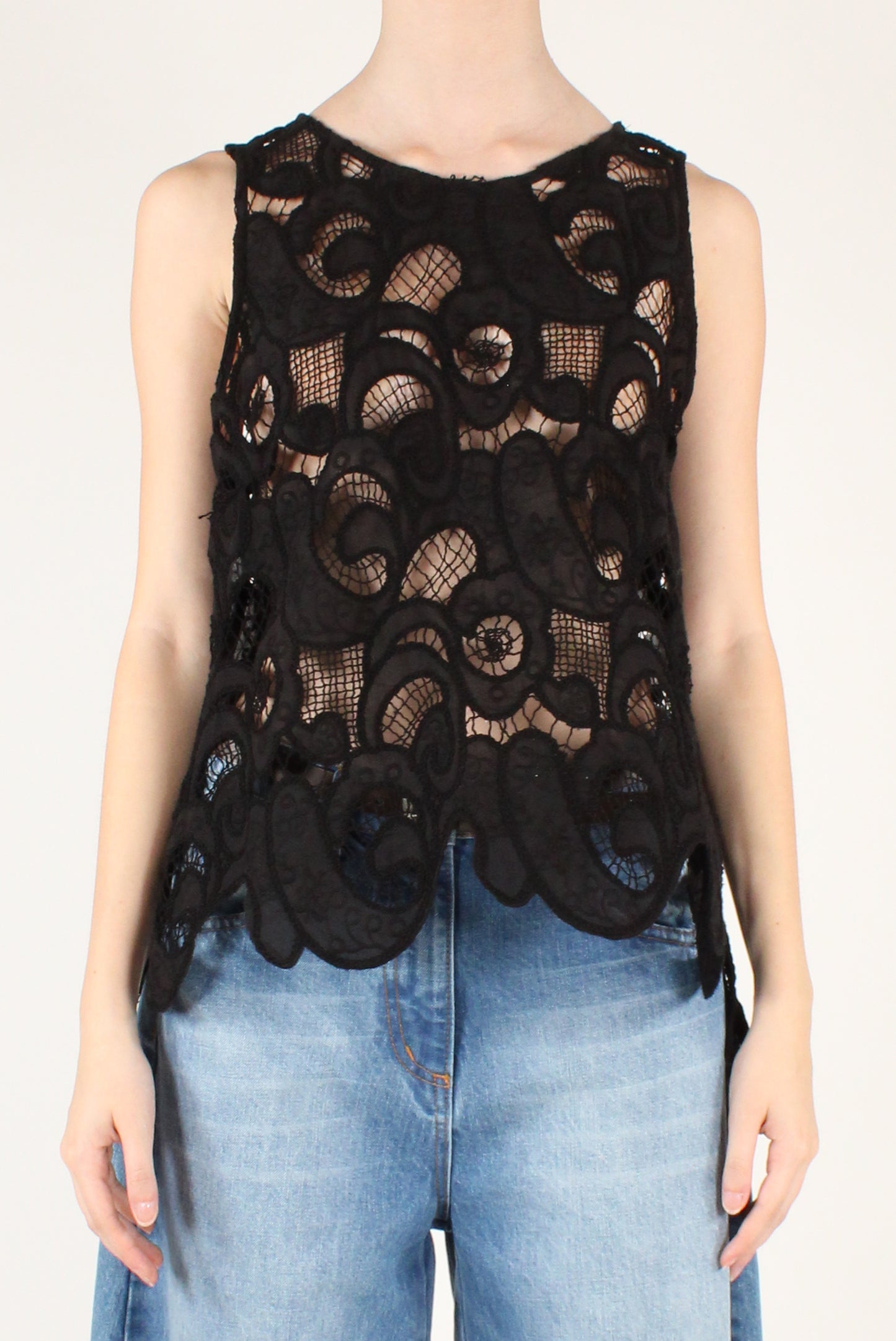 Sleeveless Lace Blouse with Embroidery