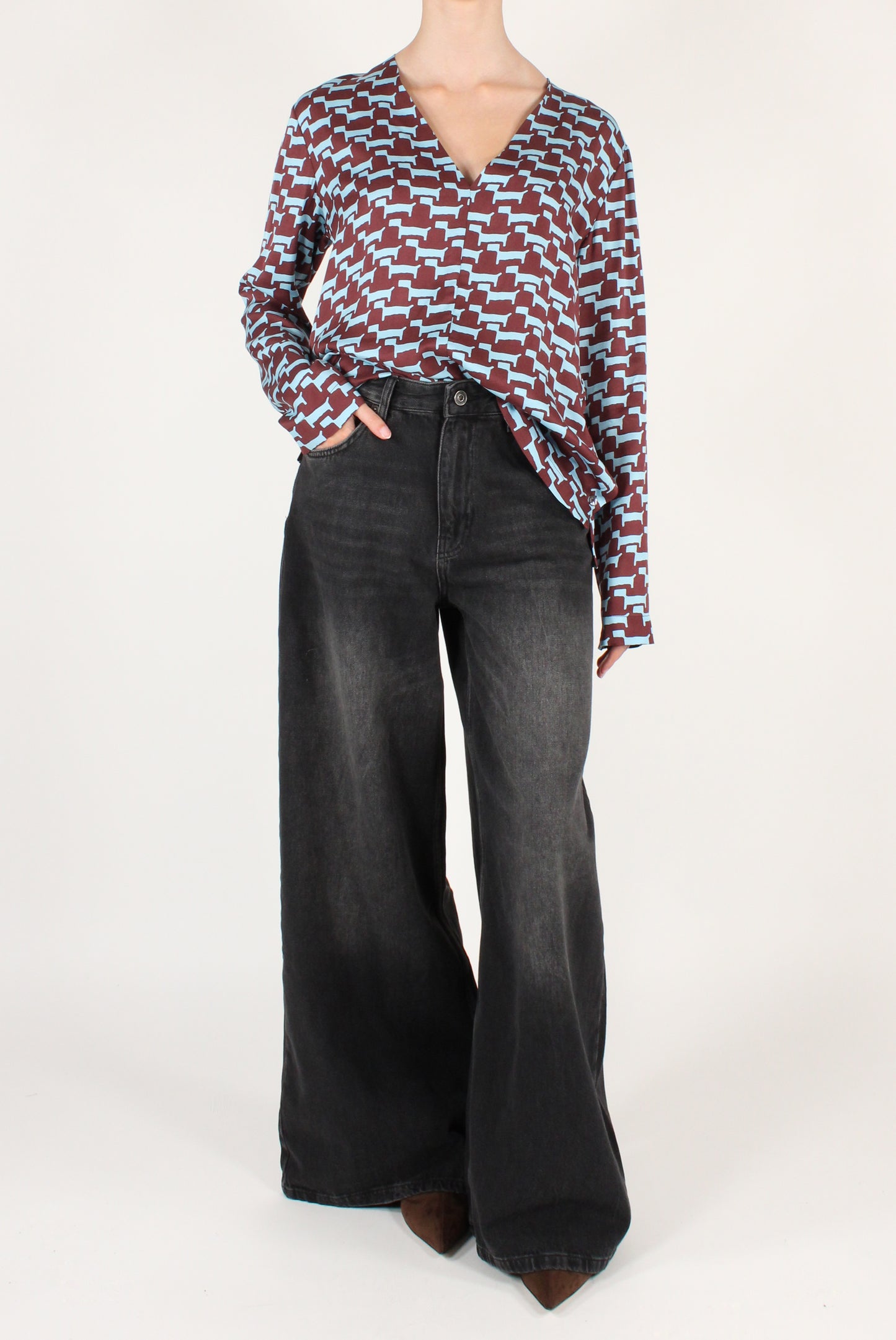 Blusa Scollo a V Stampa Bassotti Stilizzati