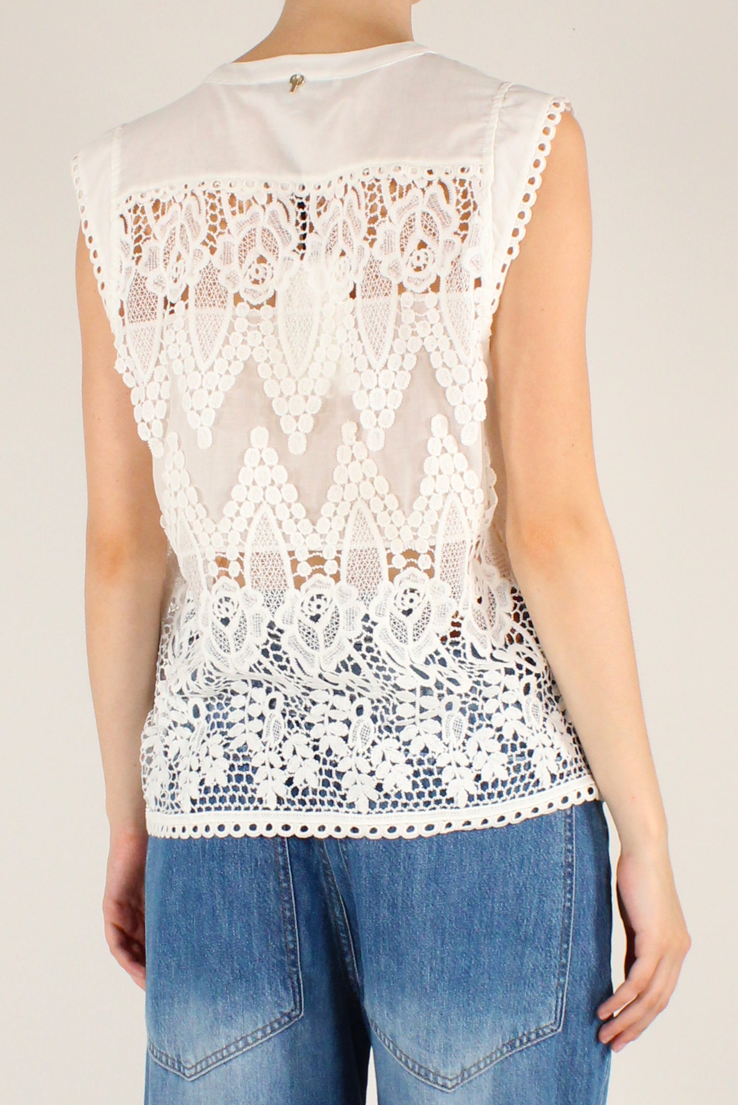 Camicia Smanicata in Pizzo con Alamari