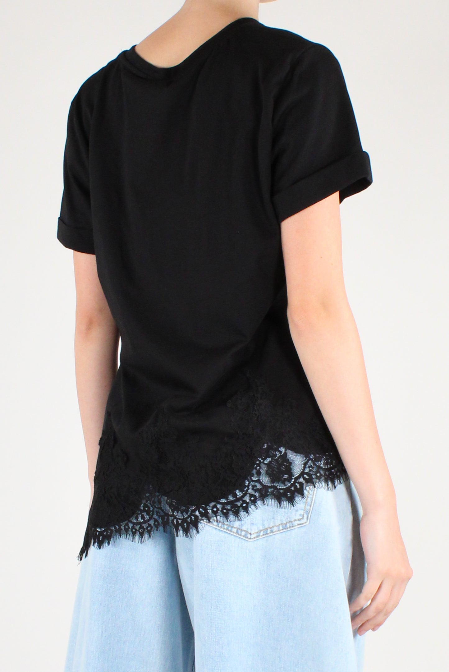 T-shirt Asimmetrica con Pizzo