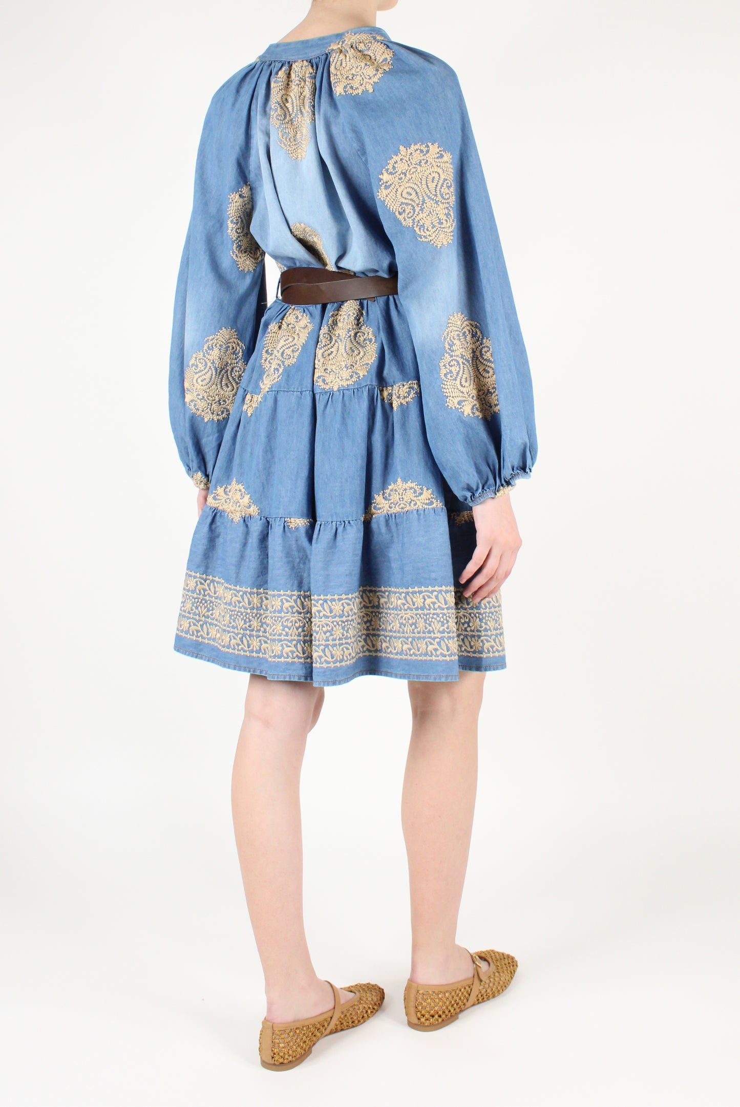 Abito Corto in Denim con Ricami a Contrasto
