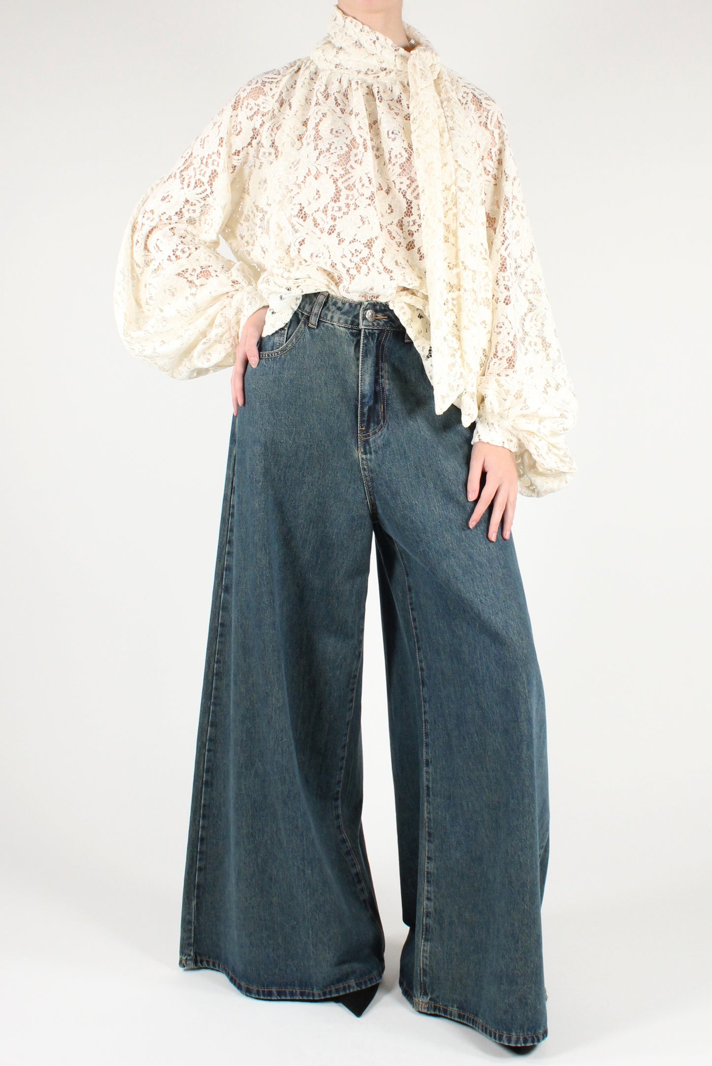 Blusa in Pizzo con Fiocco