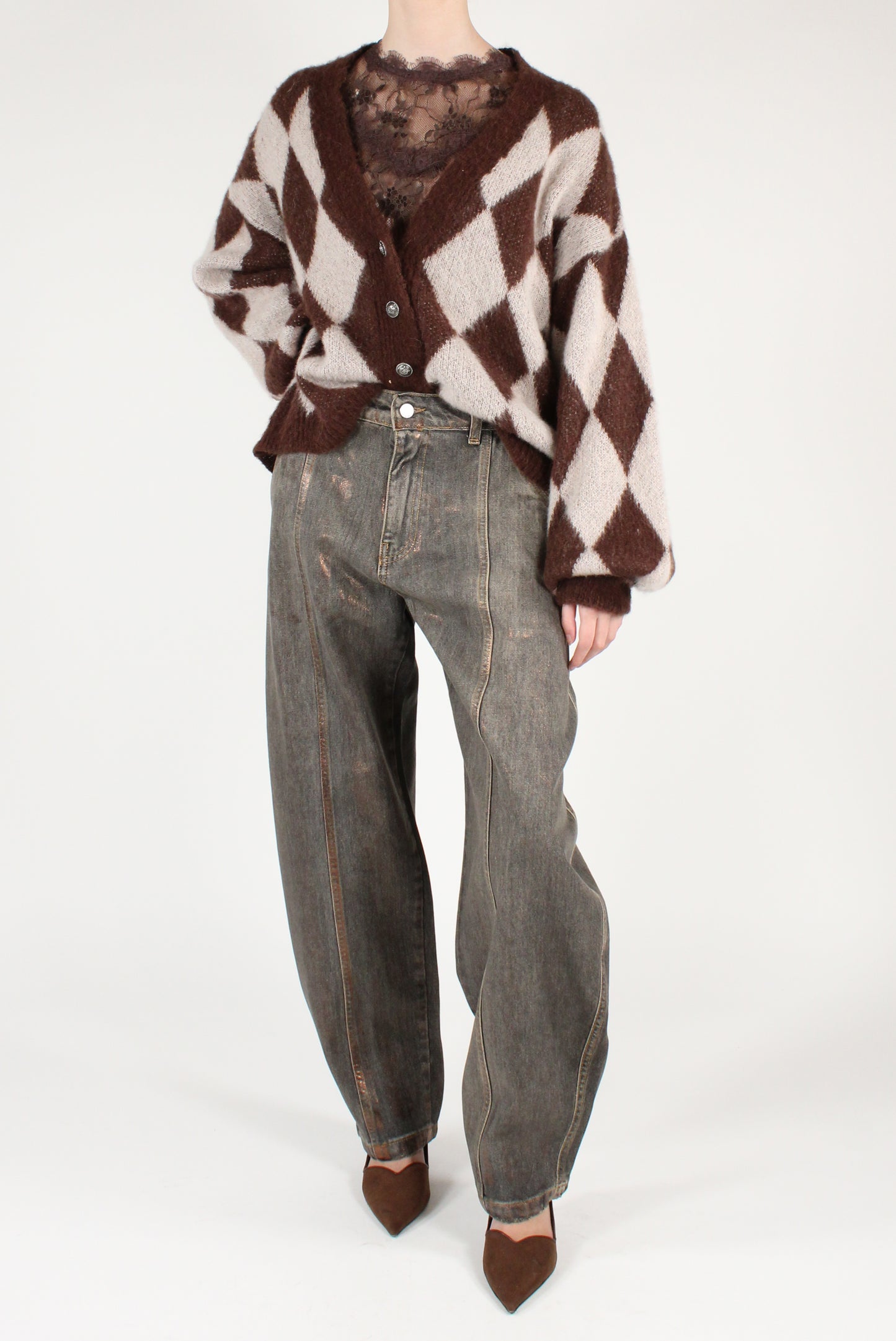 Cardigan Over Fantasia Rombi