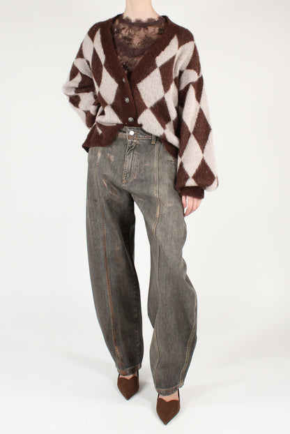 Cardigan Over Fantasia Rombi