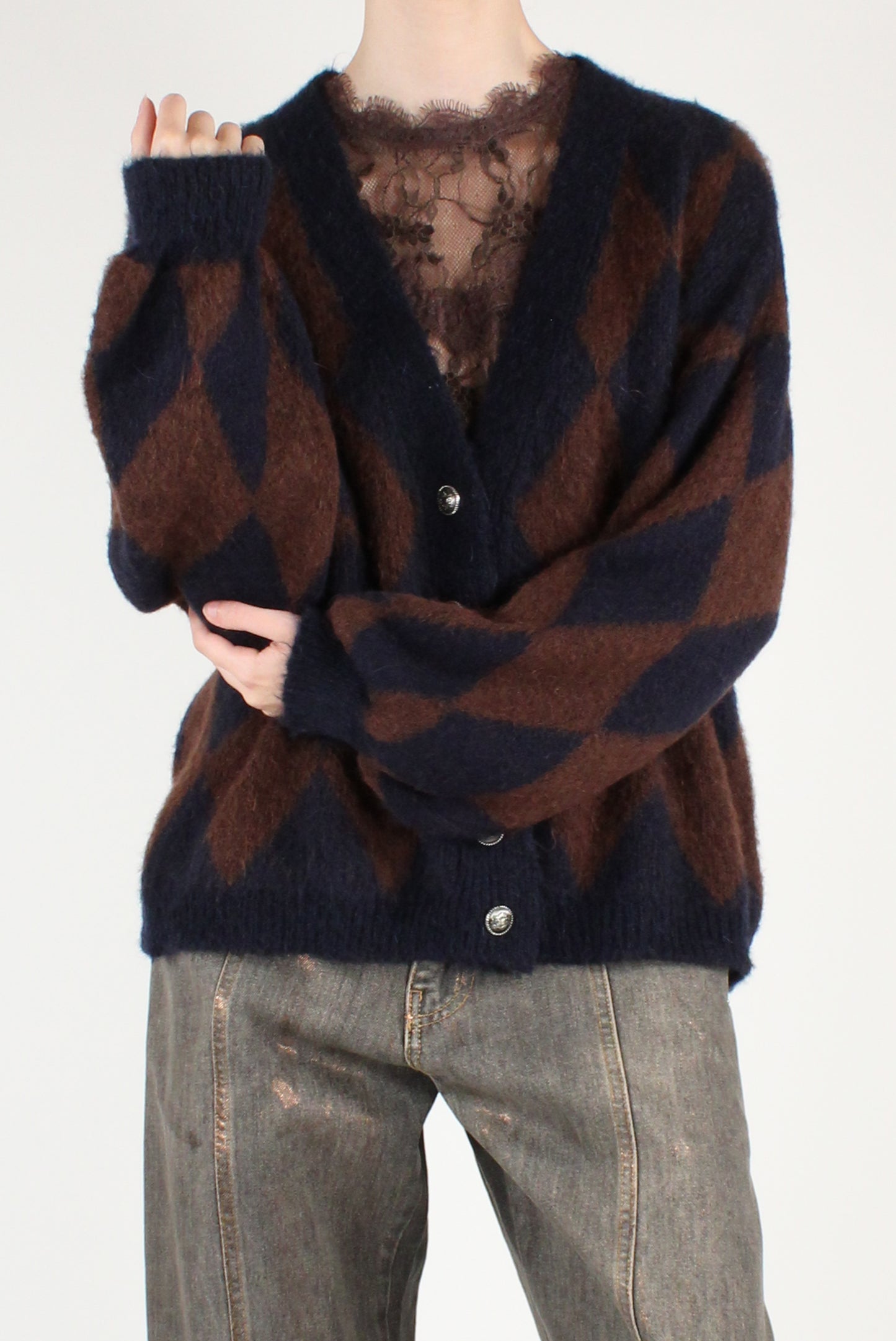 Cardigan Over Fantasia Rombi