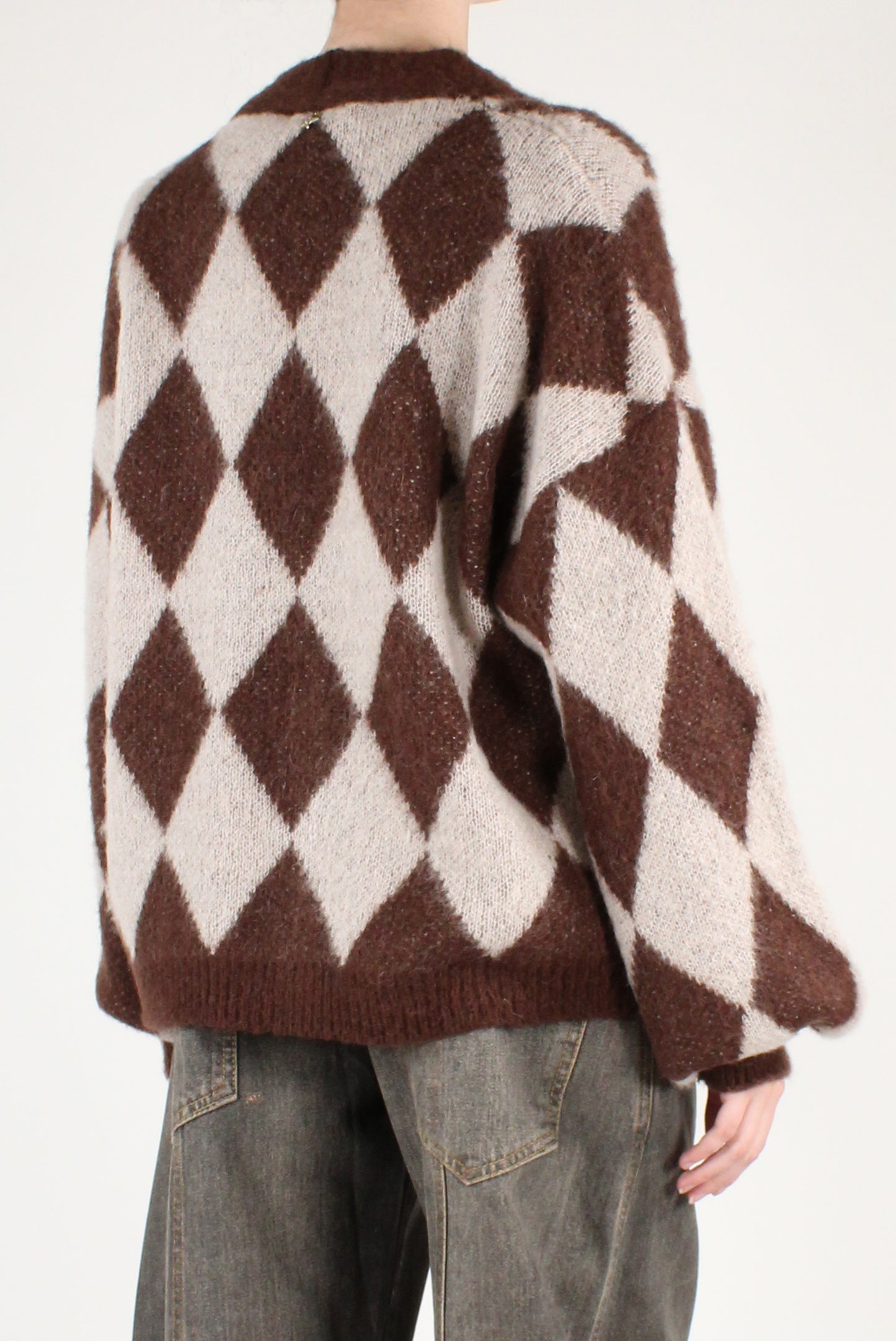 Cardigan Over Fantasia Rombi