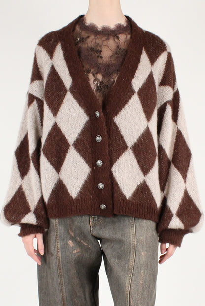 Cardigan Over Fantasia Rombi