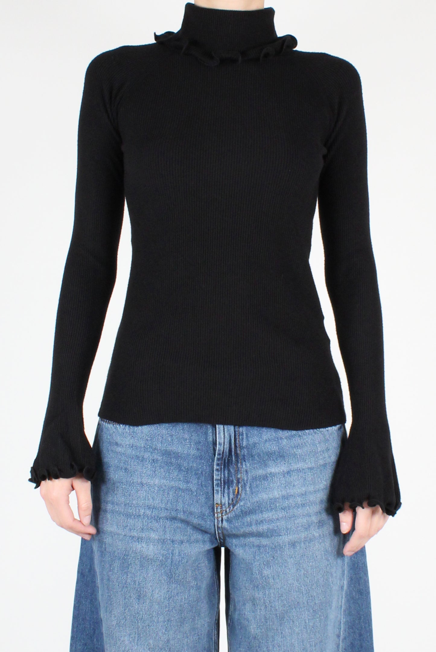 Fine Ribbed Turtleneck with Ruffles