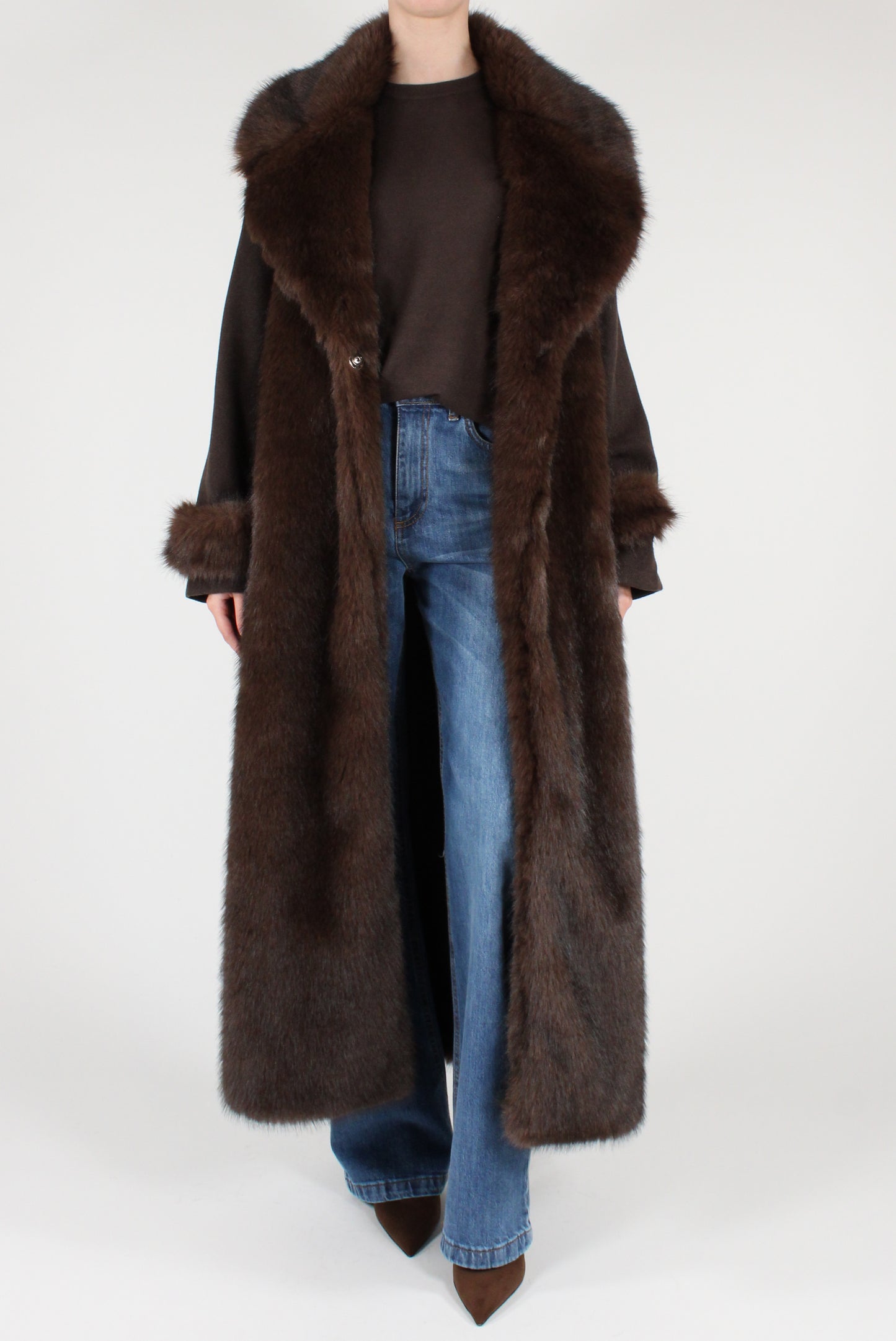 Cappotto Lungo con Eco Pelliccia