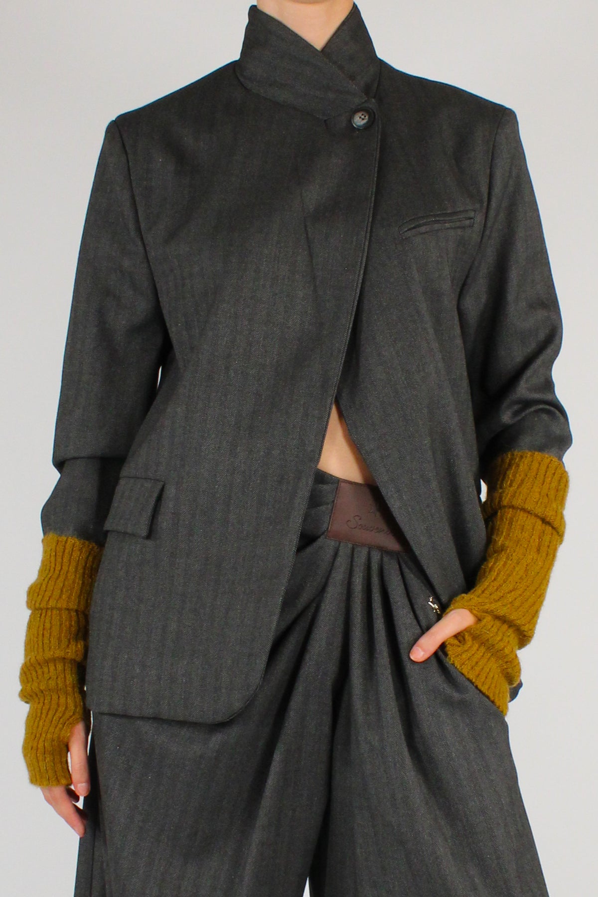 Blazer in Tessuto Spigato con Manicotti