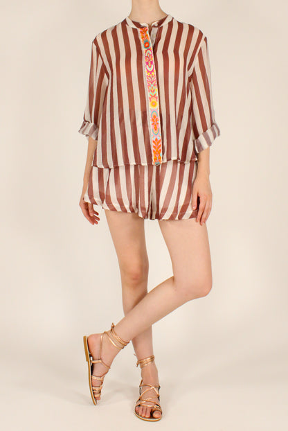 Shorts a Righe con Bande Ricamate