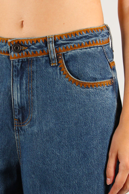 Jeans con Dettagli Ricamati