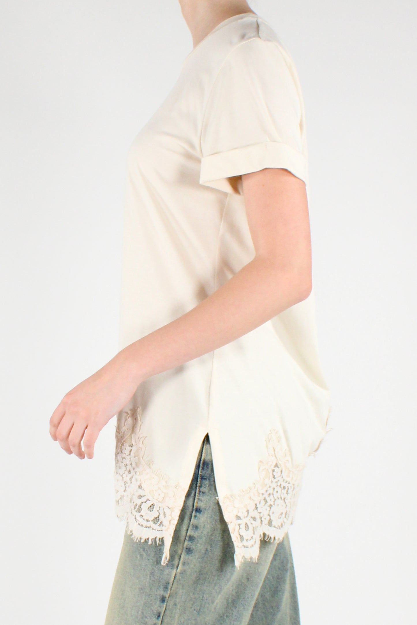 T-shirt Asimmetrica con Pizzo