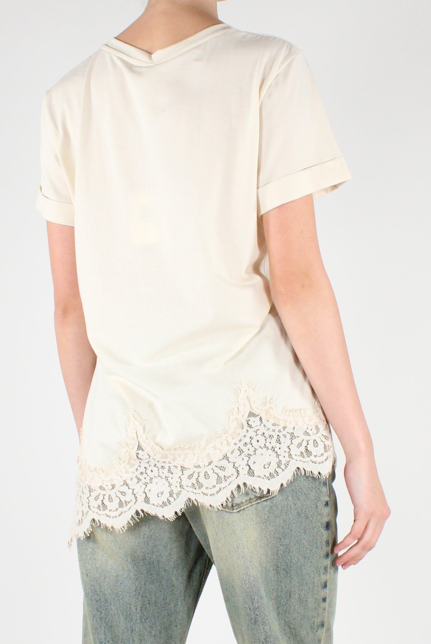 T-shirt Asimmetrica con Pizzo