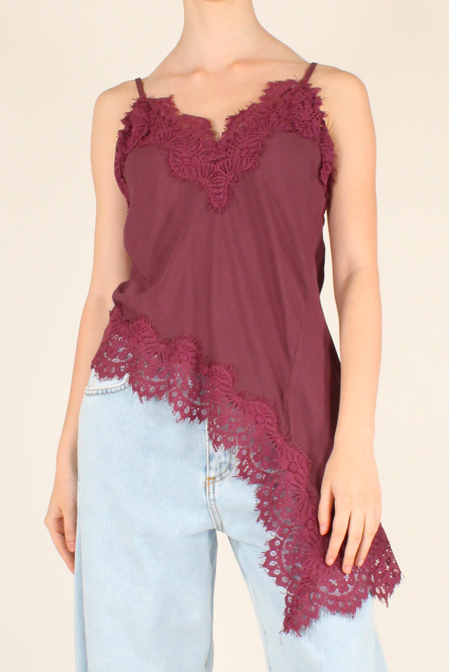 Top Asimmetrico in Viscosa con Pizzo