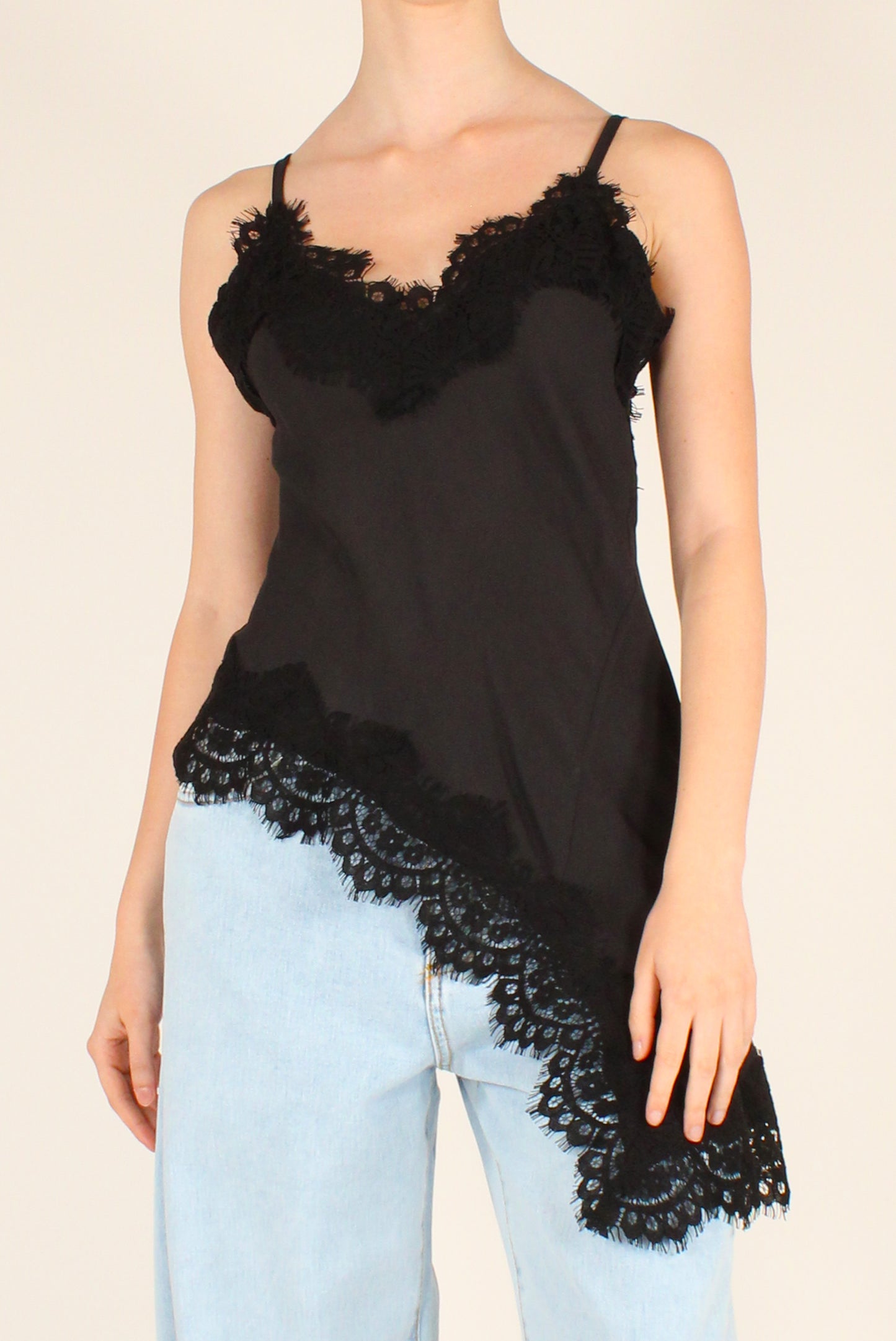 Top Asimmetrico in Viscosa con Pizzo