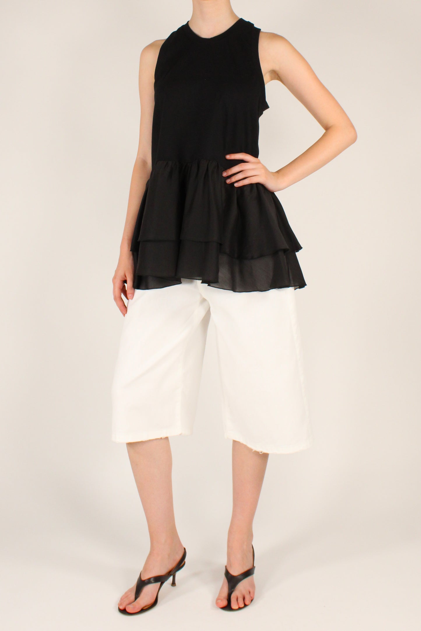 Top Smanicato Doppio Volant