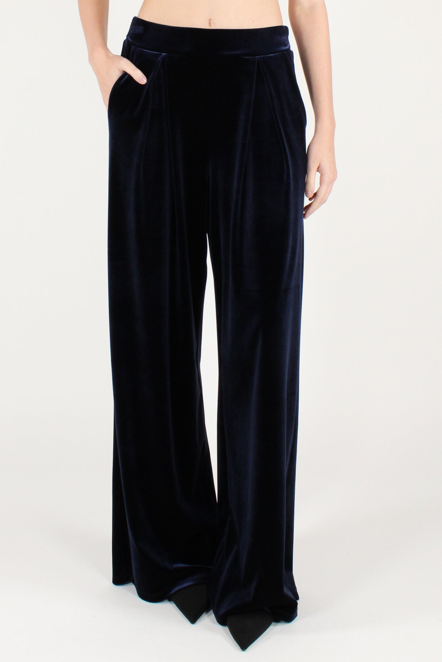 Smooth Velvet Pleated Trousers