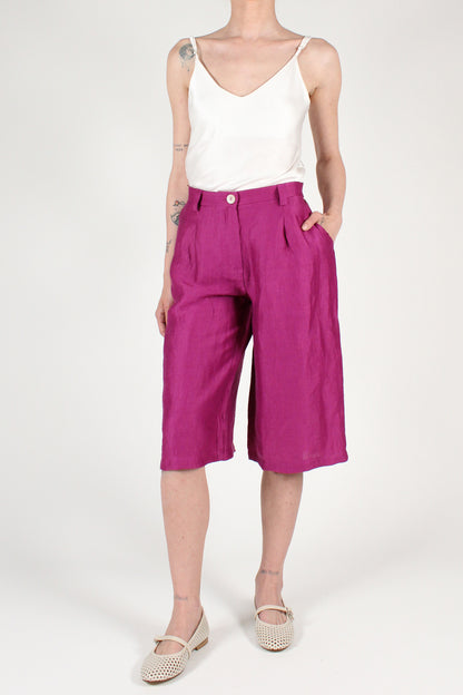 Bermuda shorts with pleats in linen blend