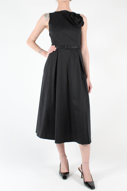 Solid Color Sleeveless Midi Dress with Pleats and Brooch