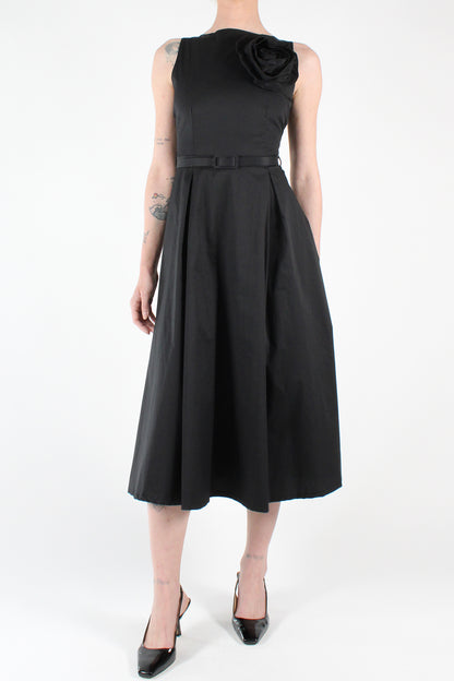 Solid Color Sleeveless Midi Dress with Pleats and Brooch