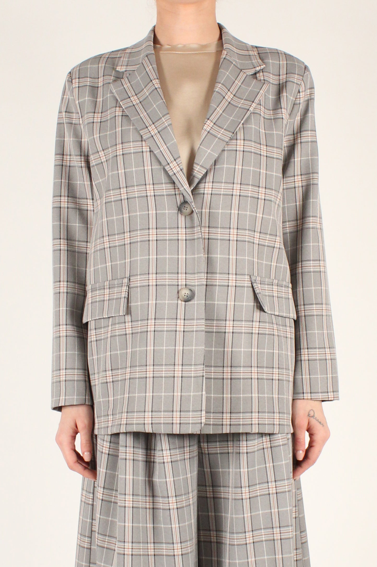 Single-breasted two-button checkered blazer