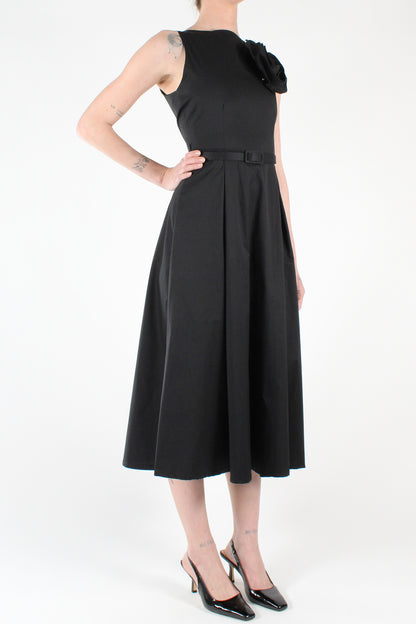 Solid Color Sleeveless Midi Dress with Pleats and Brooch