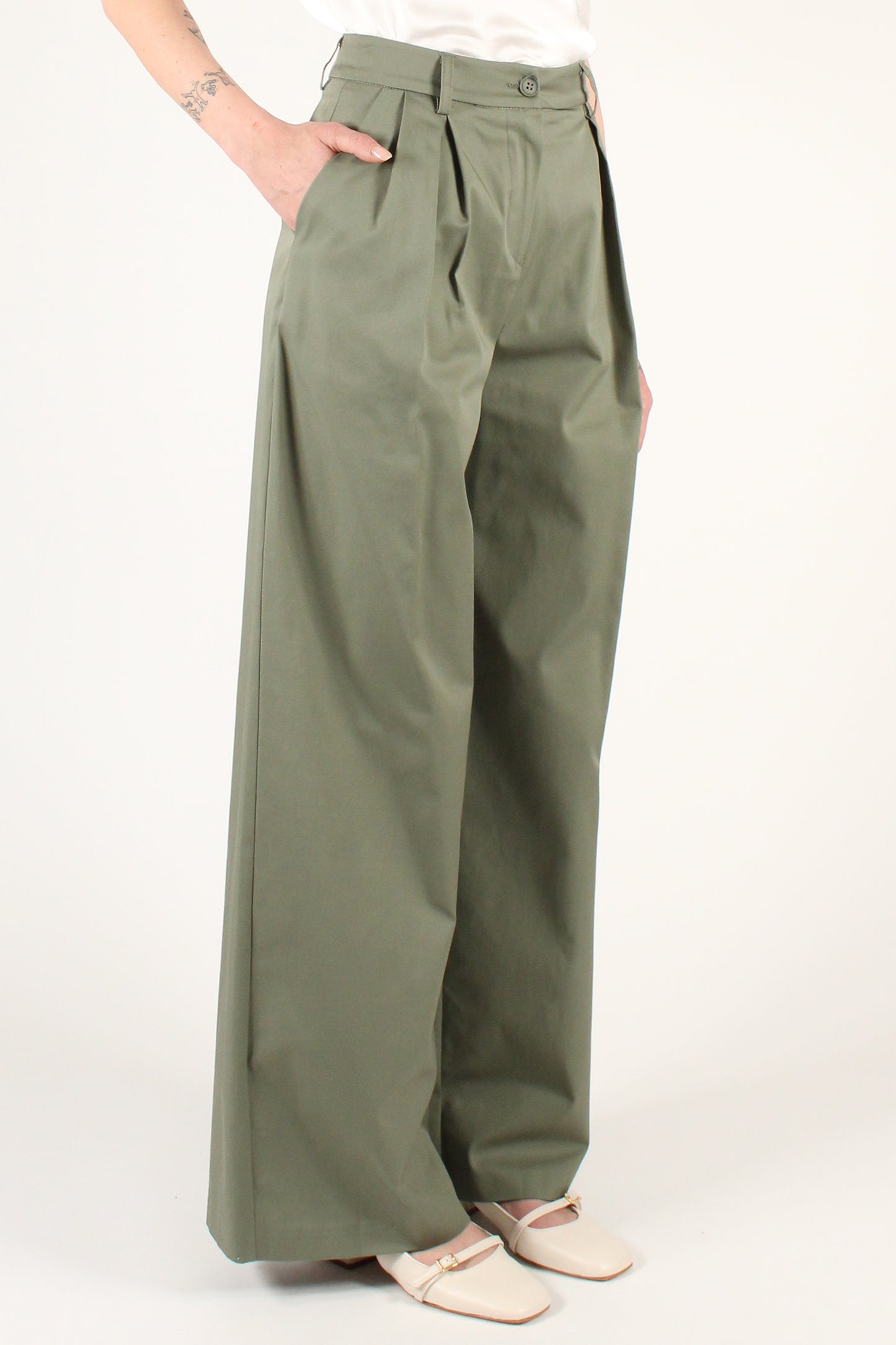 Solid Color Cotton Trousers with Pleats