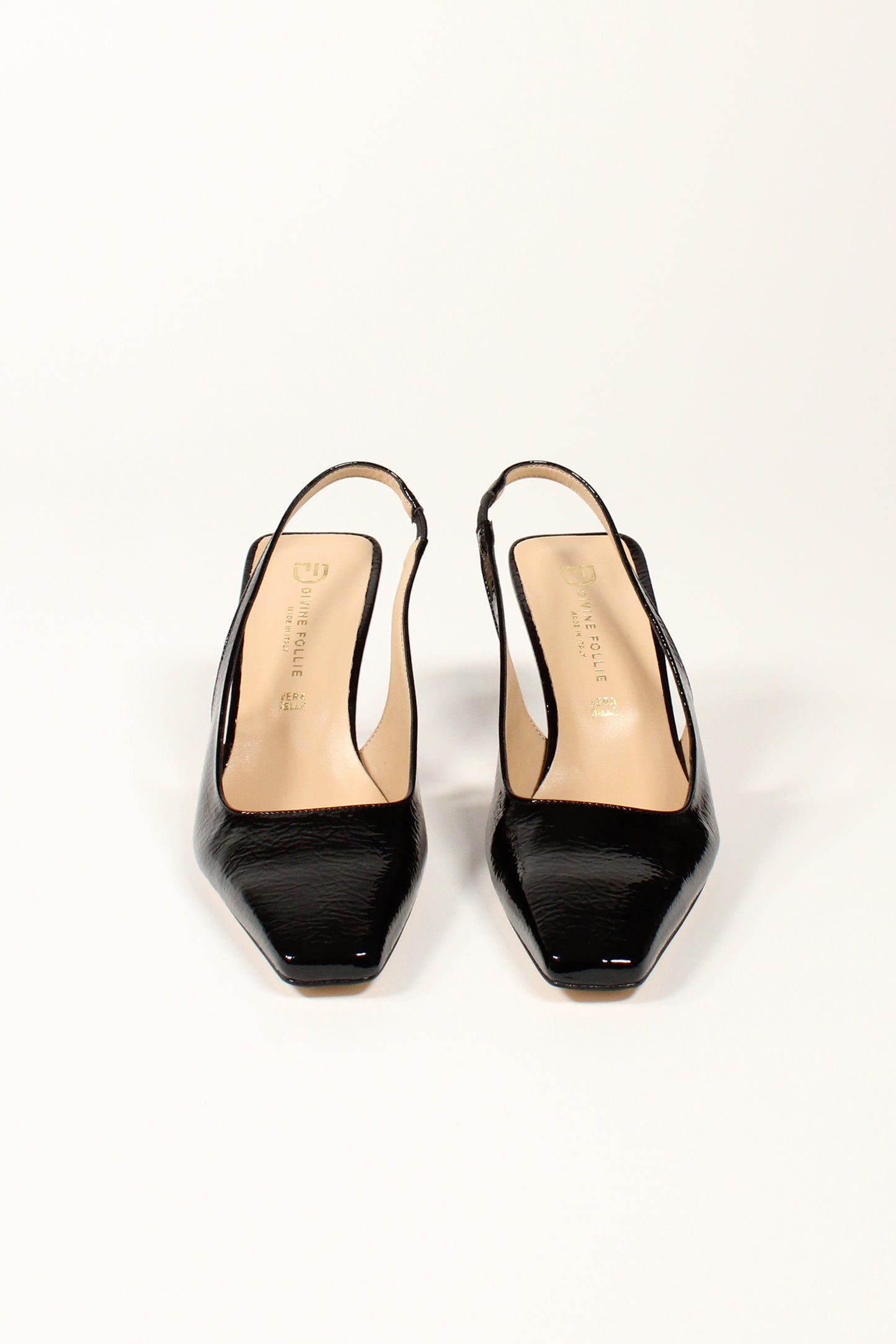 Slingback in hammered patent leather