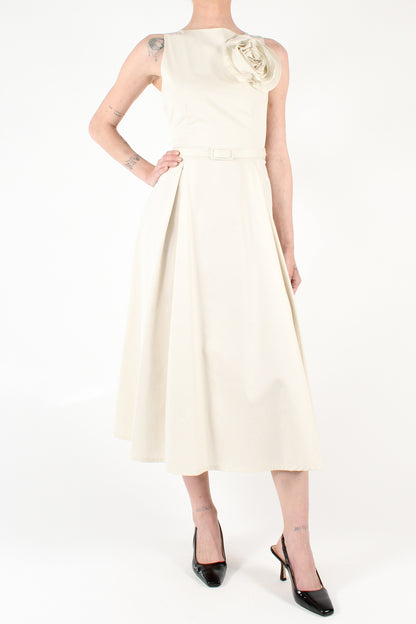 Solid Color Sleeveless Midi Dress with Pleats and Brooch