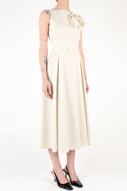 Solid Color Sleeveless Midi Dress with Pleats and Brooch