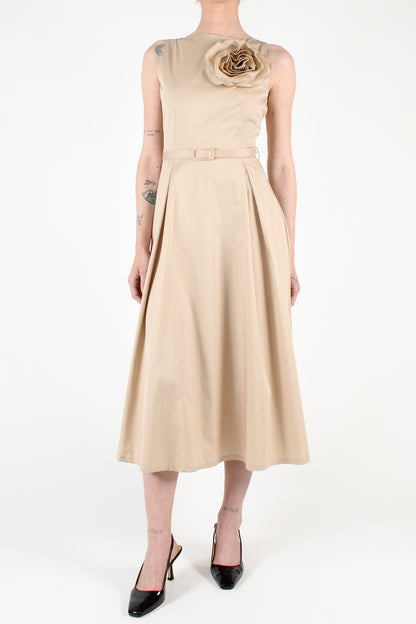 Solid Color Sleeveless Midi Dress with Pleats and Brooch