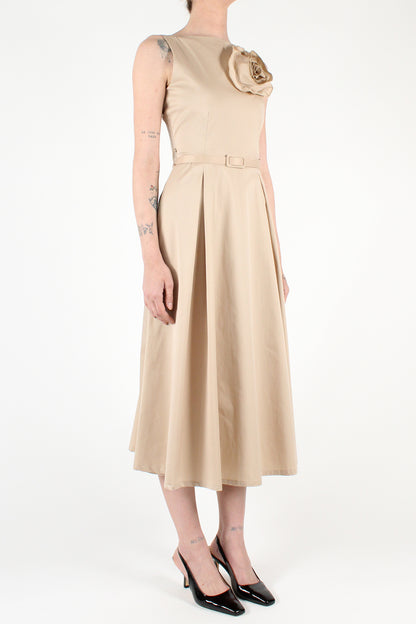 Solid Color Sleeveless Midi Dress with Pleats and Brooch