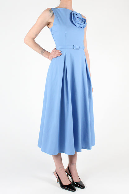 Solid Color Sleeveless Midi Dress with Pleats and Brooch