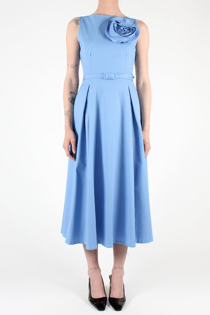 Solid Color Sleeveless Midi Dress with Pleats and Brooch