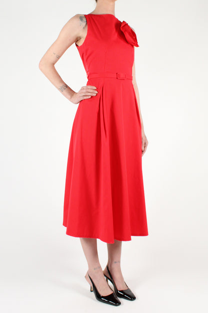 Solid Color Sleeveless Midi Dress with Pleats and Brooch