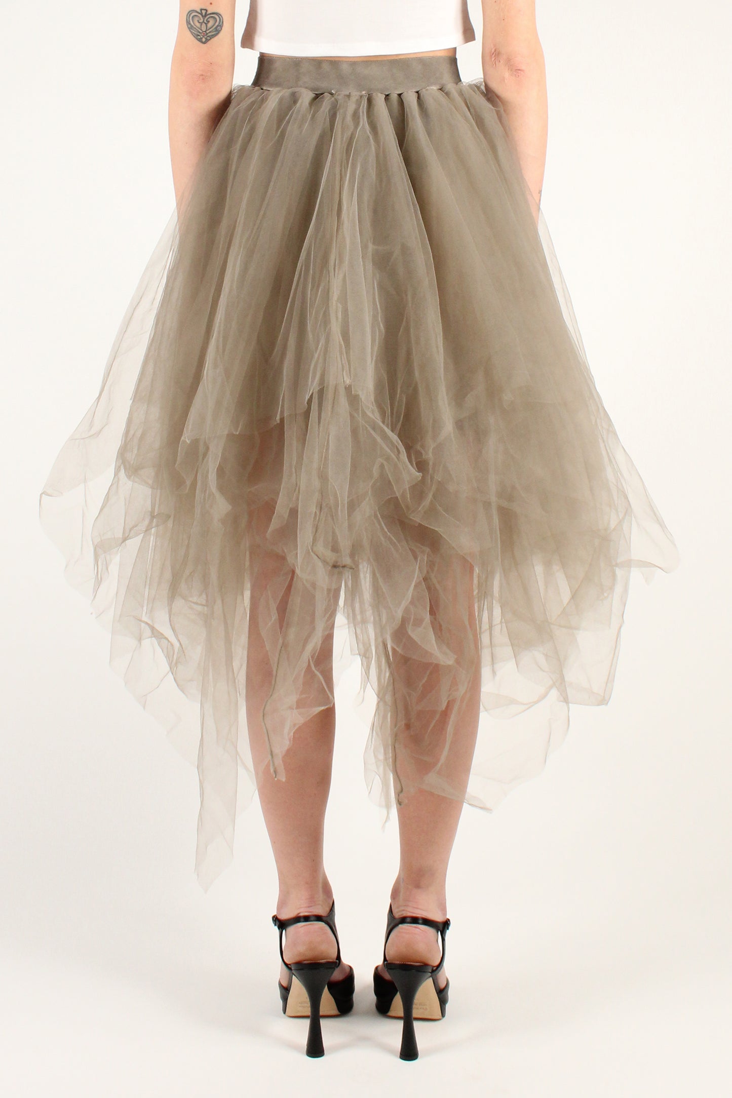 Tulle skirt with asymmetric tips