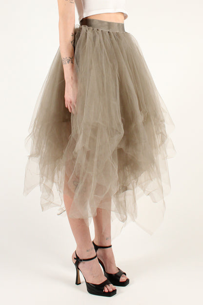 Tulle skirt with asymmetric tips