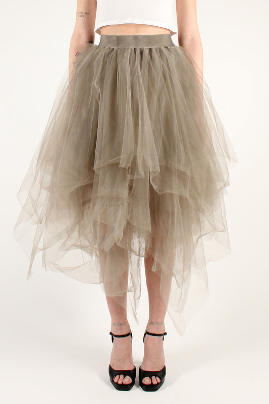 Tulle skirt with asymmetric tips