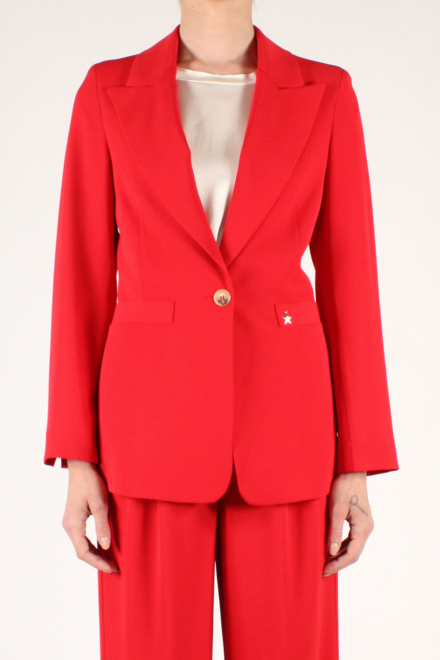 Single-breasted single-button blazer with peak lapels