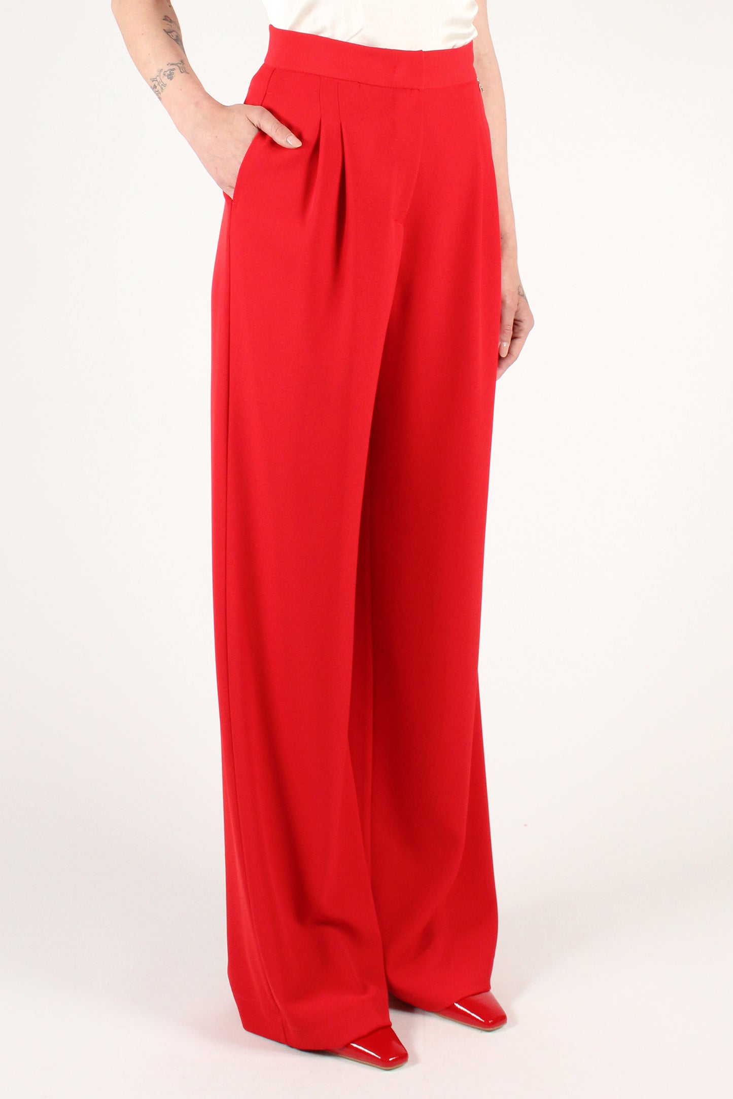 Straight leg trousers with pleats