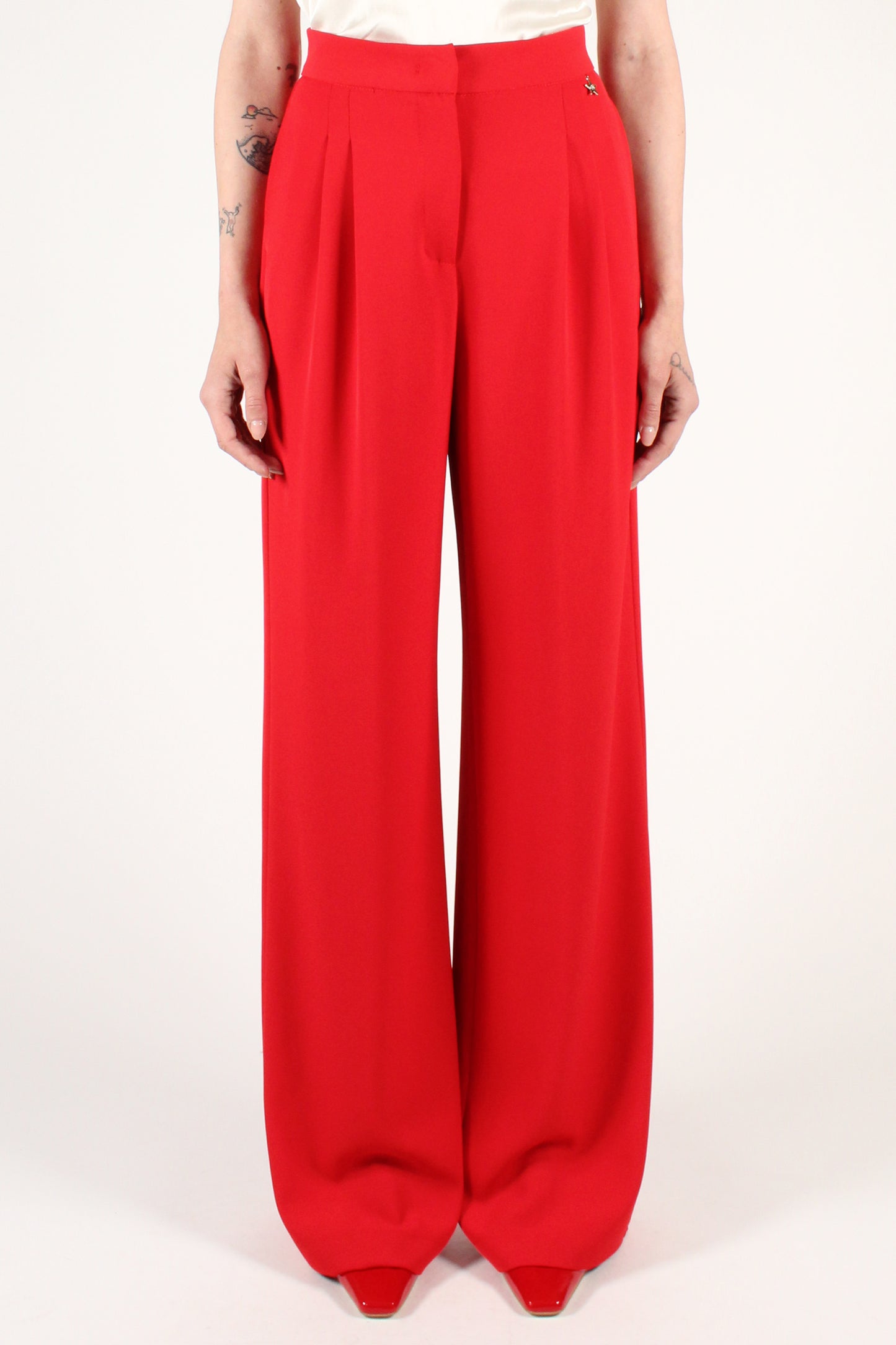 Straight leg trousers with pleats