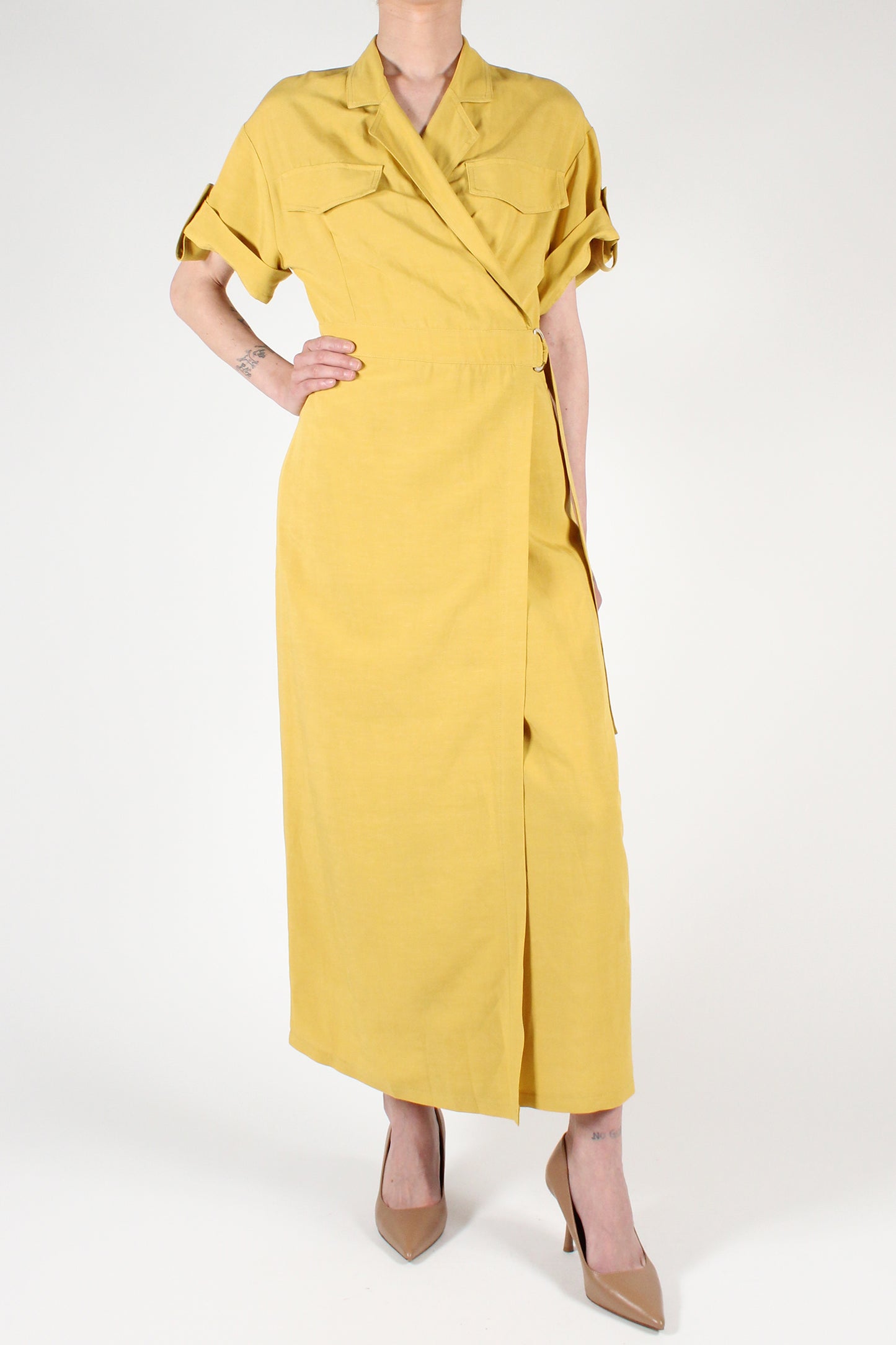 Short sleeve wrap dress with lapels and flaps