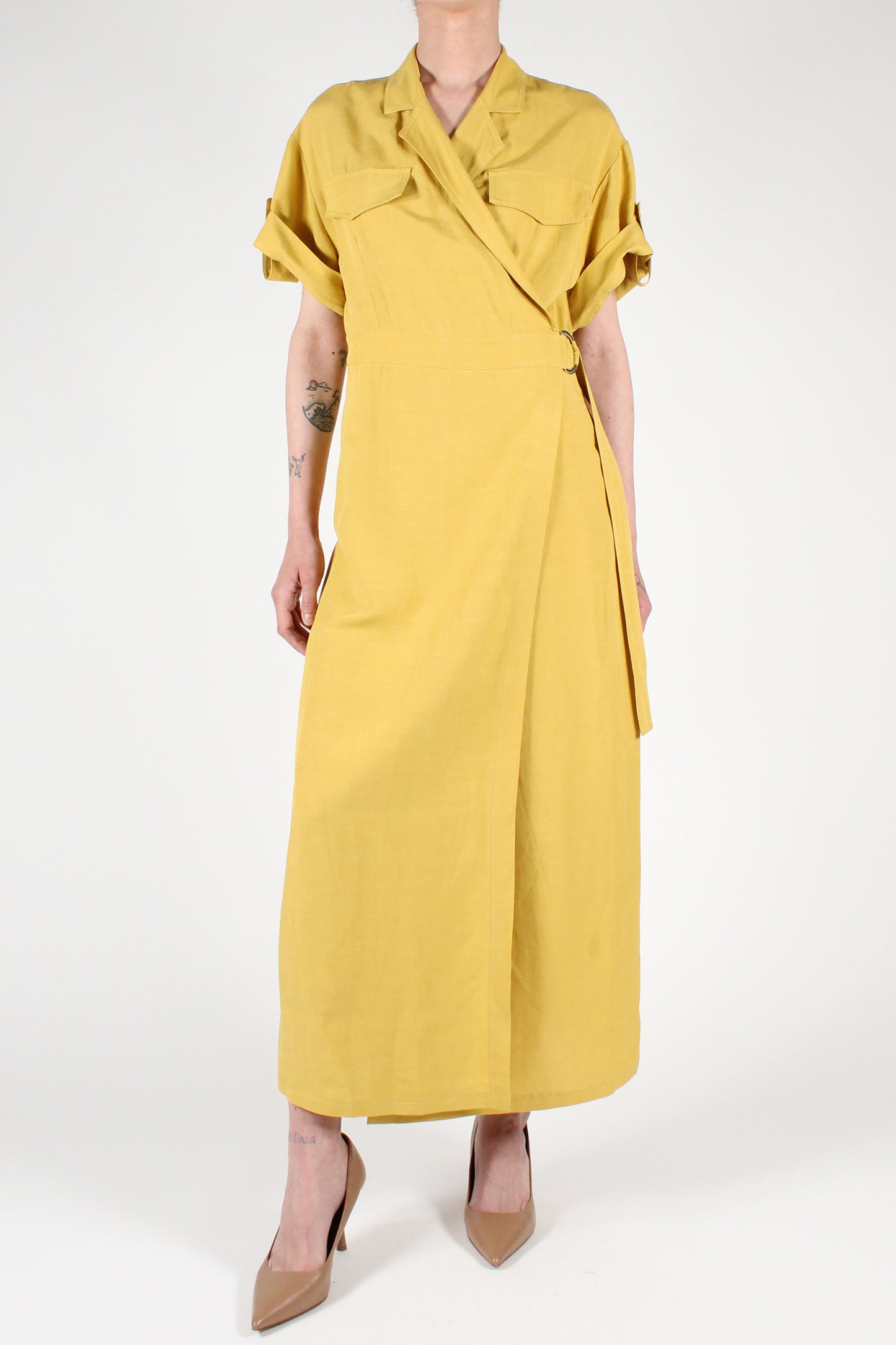 Short sleeve wrap dress with lapels and flaps