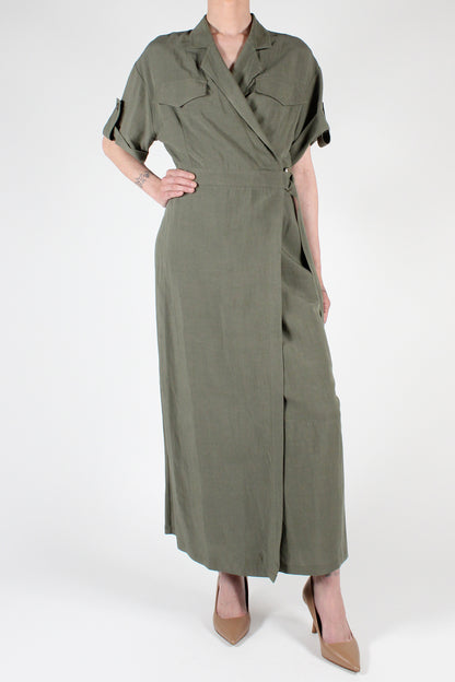 Short sleeve wrap dress with lapels and flaps