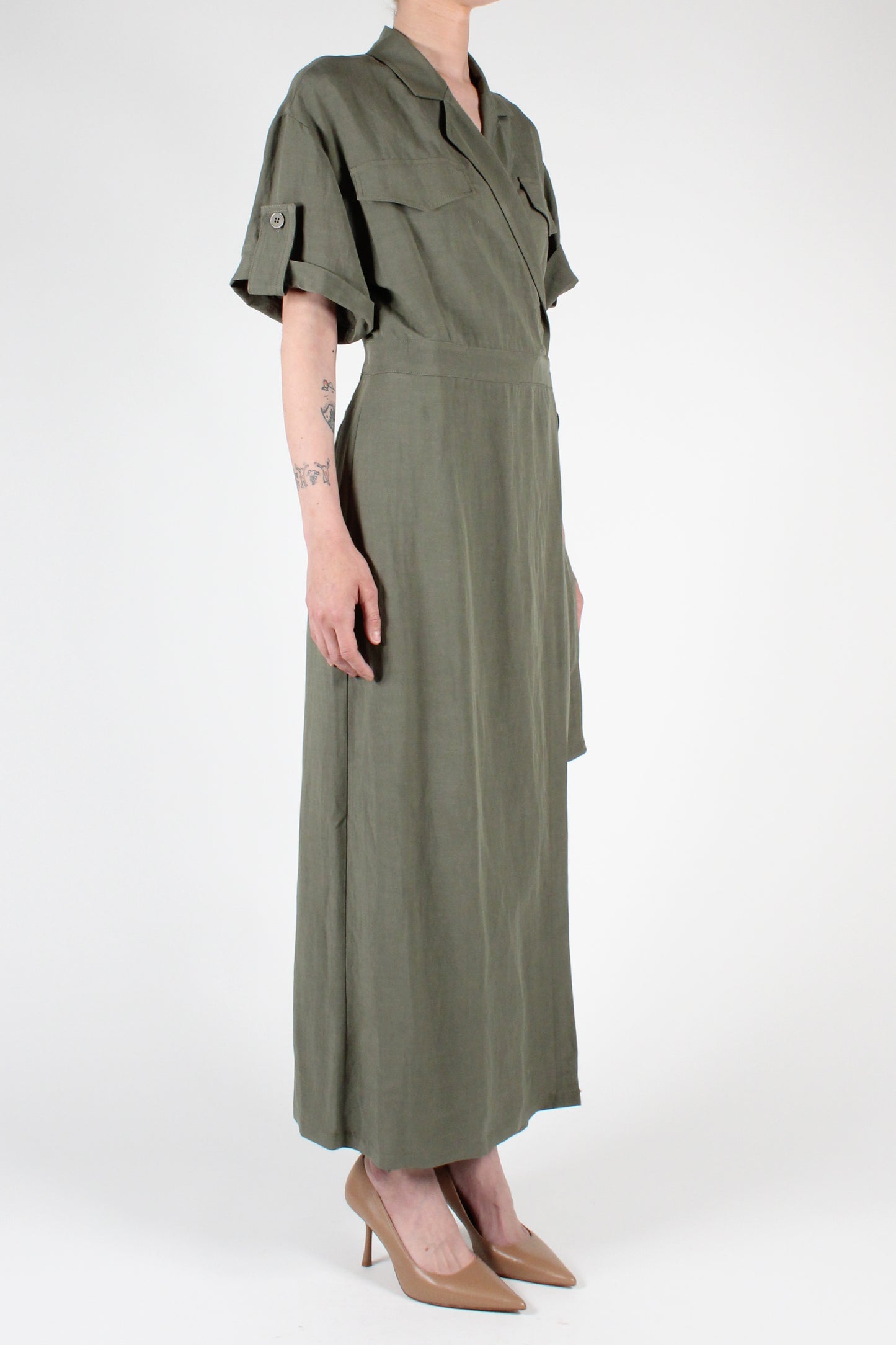 Short sleeve wrap dress with lapels and flaps