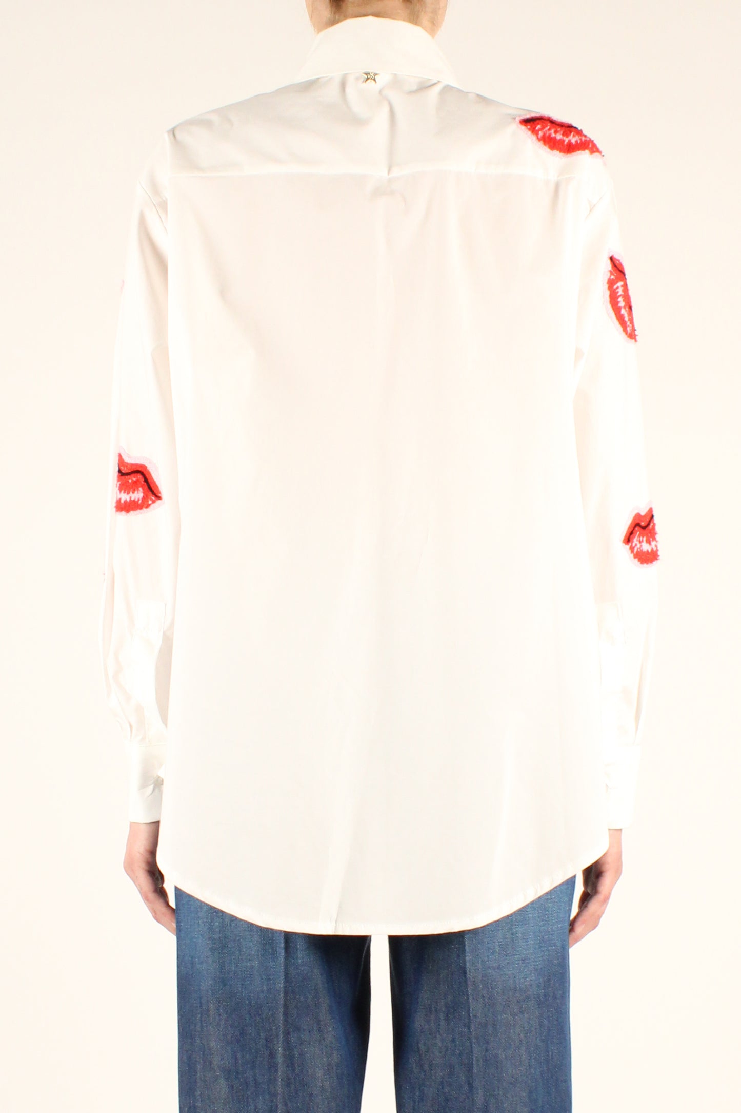 Male cut shirt with lips embroidery