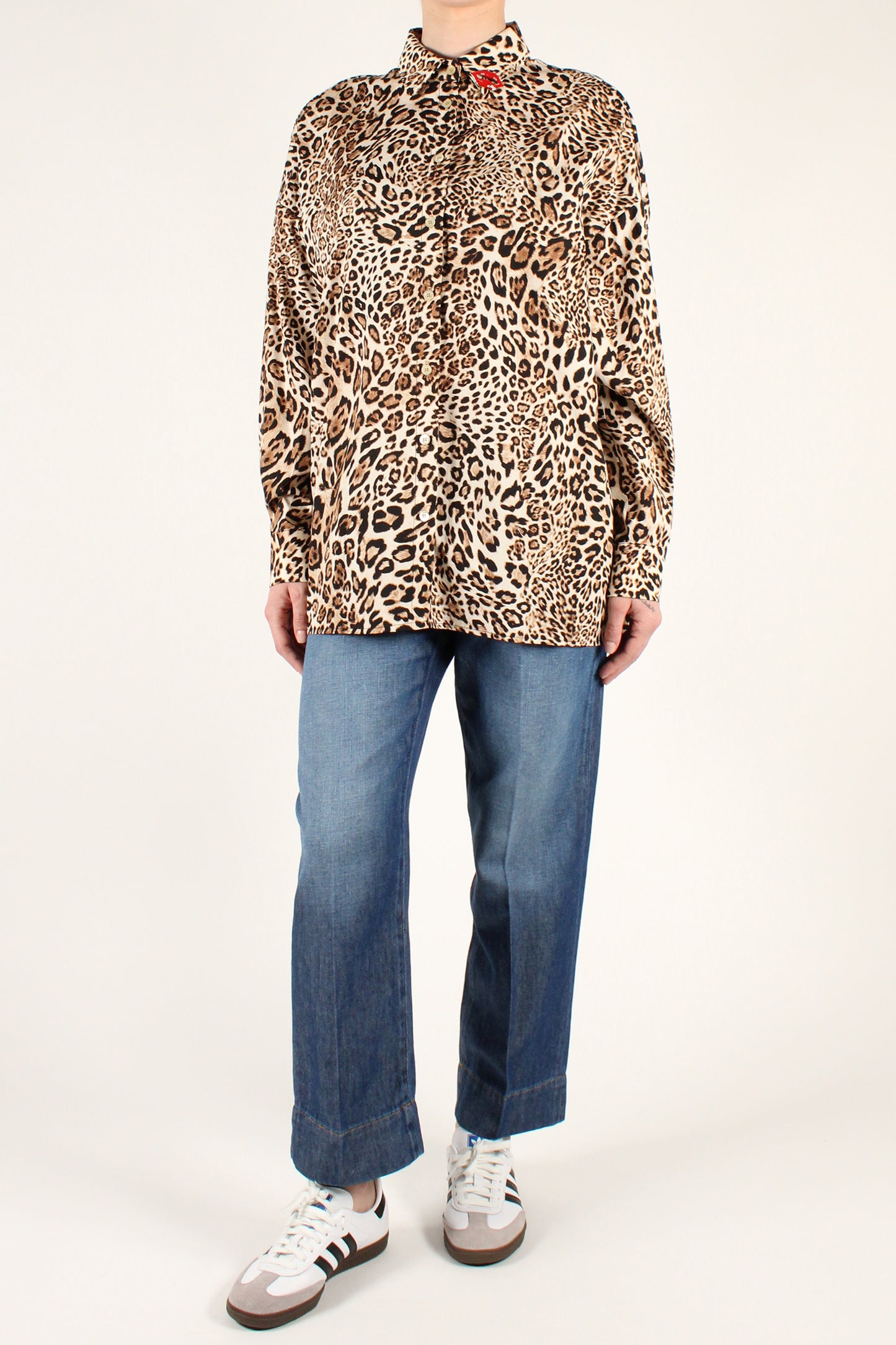 Camicia Stampa Animalier con Spilla Labbra