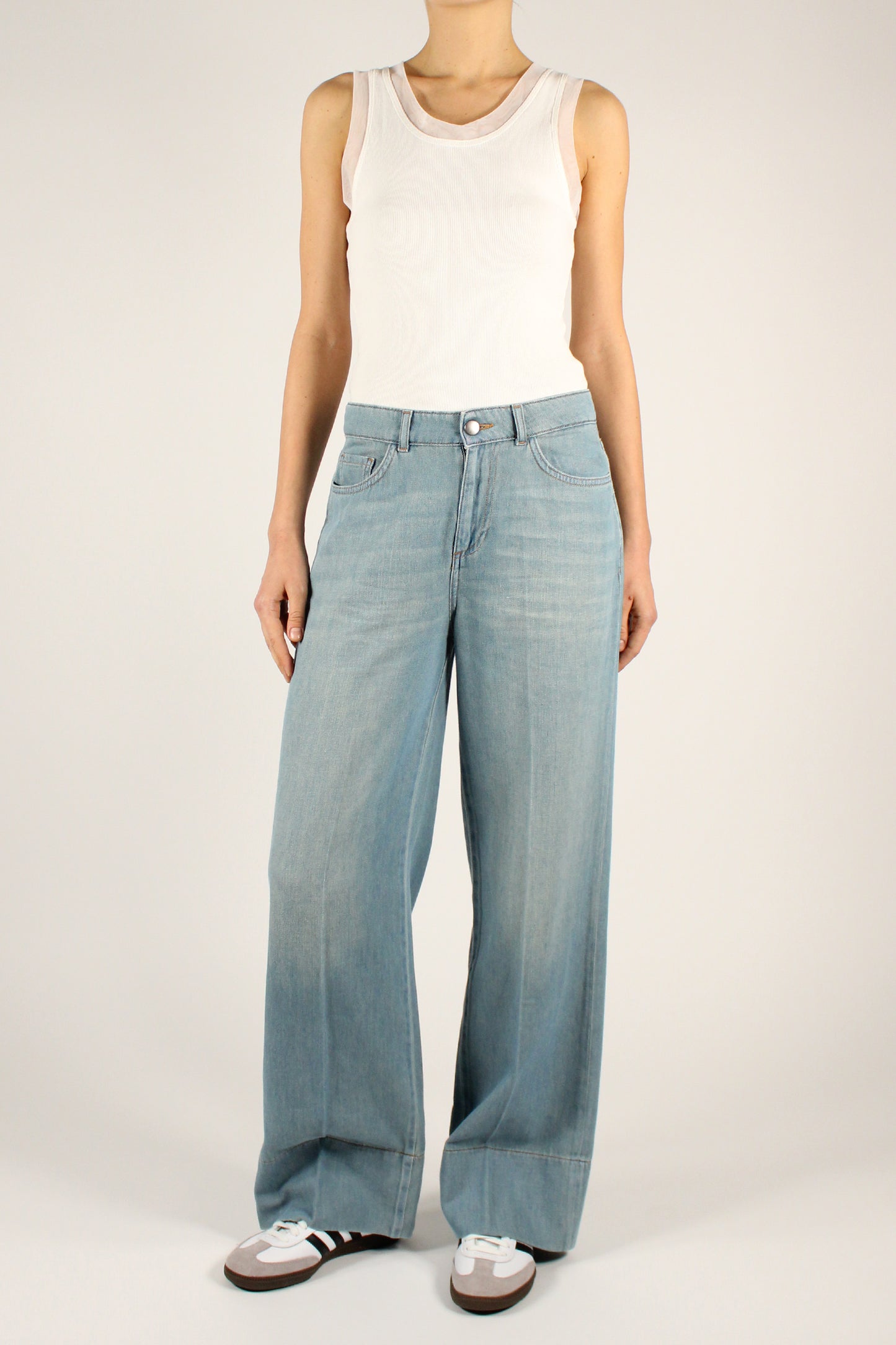 Straight Leg Jeans with Seam at the Bottom